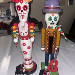 NWT. Day of the Dead Nutcracker Set - White and Purple. Size 14”
